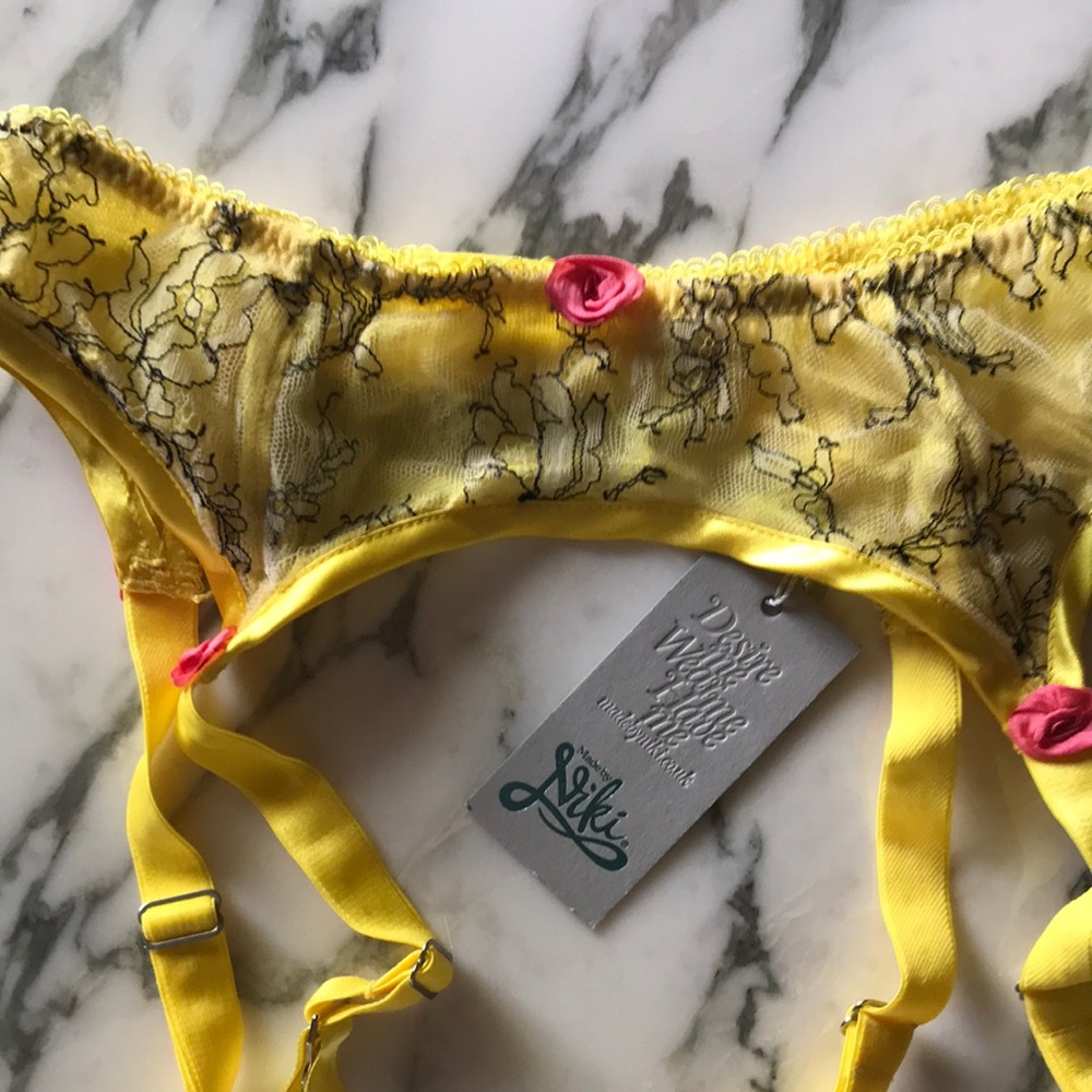 Made by Niki NWT UK10 lace and satin suspender